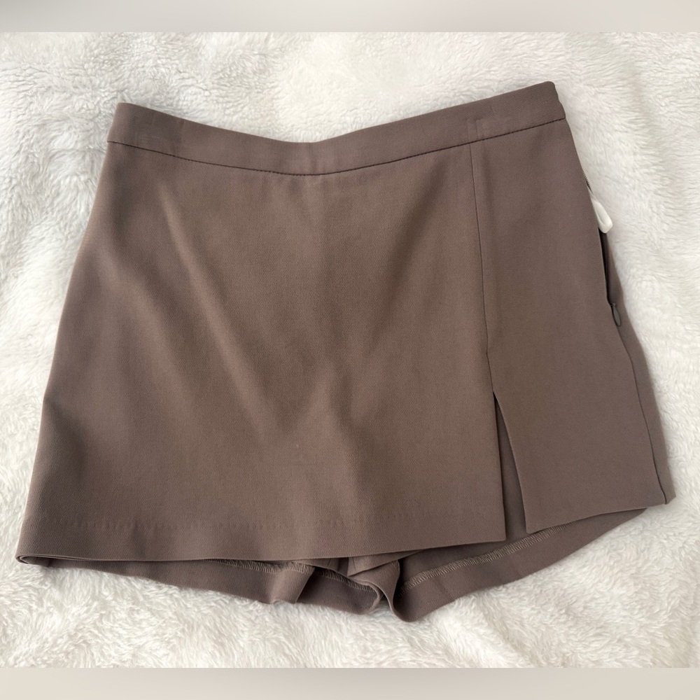 Aritzia Babaton Taupe Facade Skort
